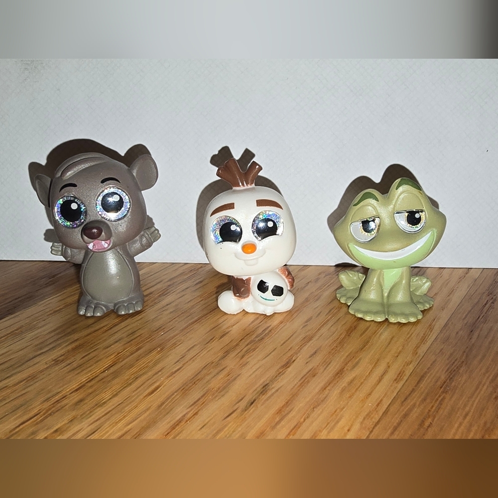 Cute Figurine Set - White and Green